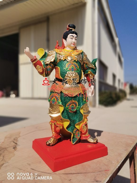 開閩王弟子側面照